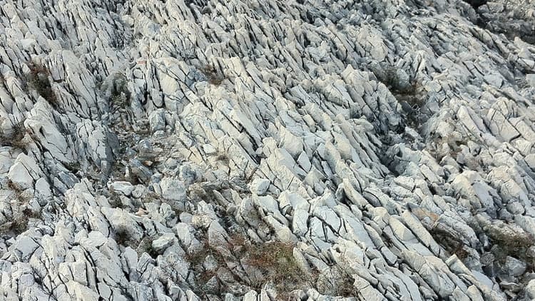 rock formation to illustrate the mineral wine taste
