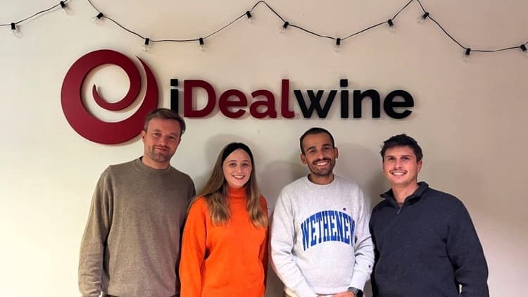 The iDealwine Logistics Team