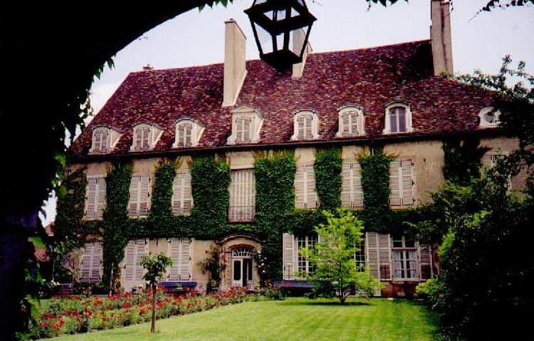 Maison Familiale, Domaine Thibault Liger-Belair, Nuits-Saint-Georges