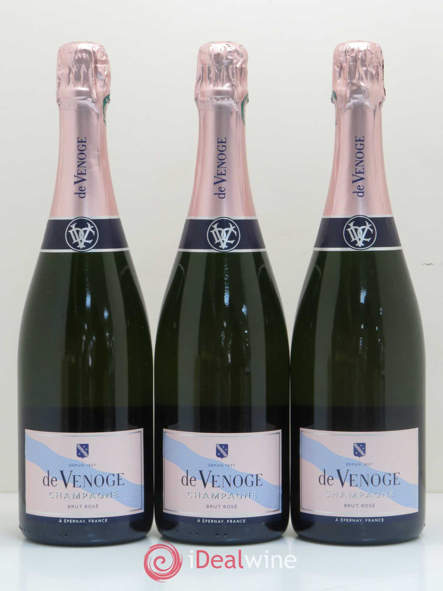 Champagne brut цена. Вино игристое de Venoge cordon bleu Brut. Вино Champagne de Venoge Brut. Шампанское Bleuter'd Diamond. Шампанское de Venoge отзывы.