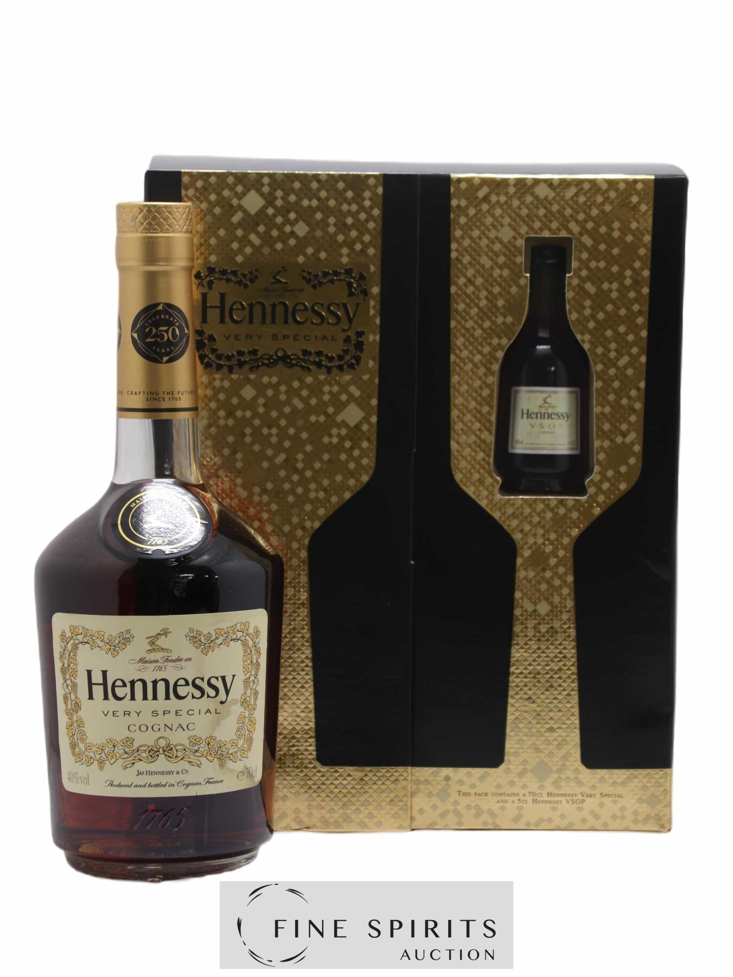 Hennessy Of. Very Special Coffret with 1 VSOP Miniature 