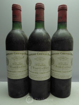 Château Cheval Blanc 1er Grand Cru Classé A  1982 - Lot of 3 Bottles