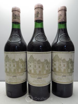 Château Haut Brion 1er Grand Cru Classé  1982 - Lot of 3 Bottles