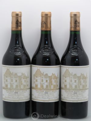 Château Haut Brion 1er Grand Cru Classé  1986 - Lot of 3 Bottles