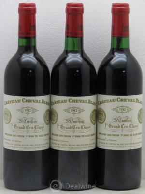 Château Cheval Blanc 1er Grand Cru Classé A  1982 - Lot de 3 Bouteilles