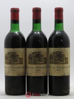 Château Magdelaine  1969 - Lot of 3 Bottles