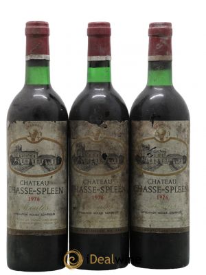 Château Chasse Spleen  1976 - Lot of 3 Bottles