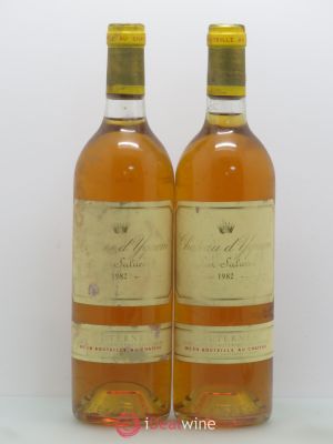 Château d'Yquem 1er Cru Classé Supérieur  1982 - Lot of 2 Bottles
