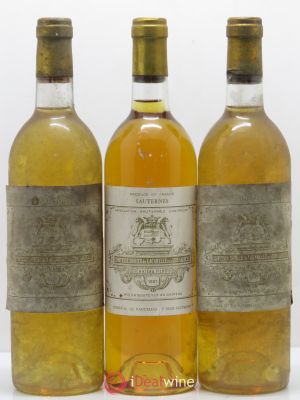 Château Filhot 2ème Grand Cru Classé  1981 - Lot of 3 Bottles