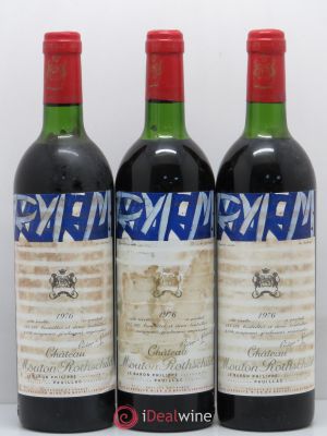 Château Mouton Rothschild 1er Grand Cru Classé  1976 - Lot of 3 Bottles
