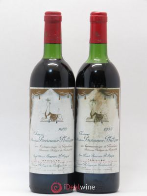 Château d'Armailhac - Mouton Baron(ne) Philippe 5ème Grand Cru Classé  1982 - Lot of 2 Bottles