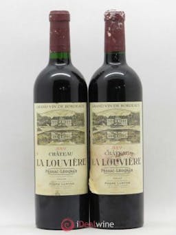 Château la Louvière  2001 - Lot of 2 Bottles