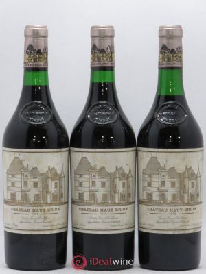 Château Haut Brion 1er Grand Cru Classé  1975 - Lot of 3 Bottles