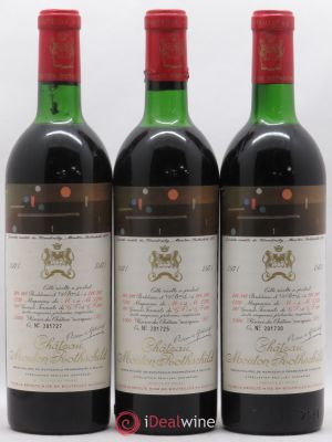 Château Mouton Rothschild 1er Grand Cru Classé  1971 - Lot of 3 Bottles