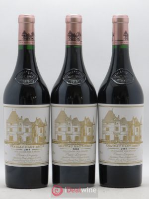 Château Haut Brion 1er Grand Cru Classé  2000 - Lot of 3 Bottles