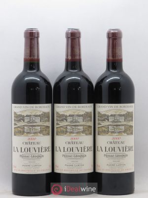 Château la Louvière  2000 - Lot of 3 Bottles