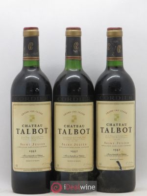 Château Talbot 4ème Grand Cru Classé  1982 - Lot of 3 Bottles