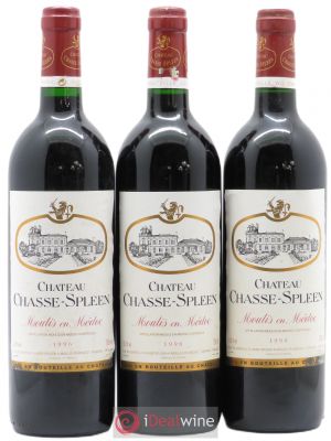 Château Chasse Spleen  1996 - Lot of 3 Bottles