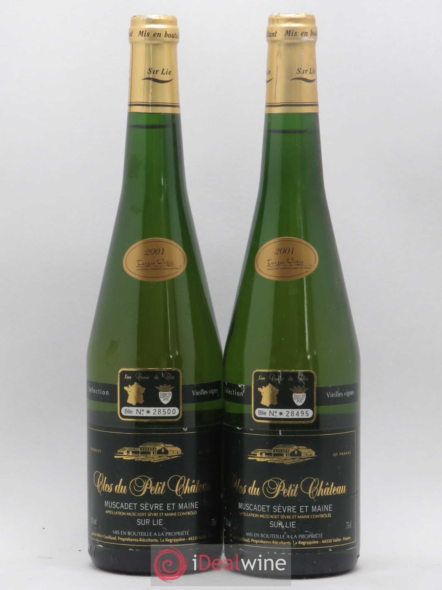 Muscadet-Sèvre-et-Maine Château Regrippiere Clos du Petit Château Les Frères Couillaud Vieilles Vignes 2001 - Posten von 2 Flaschen - 0