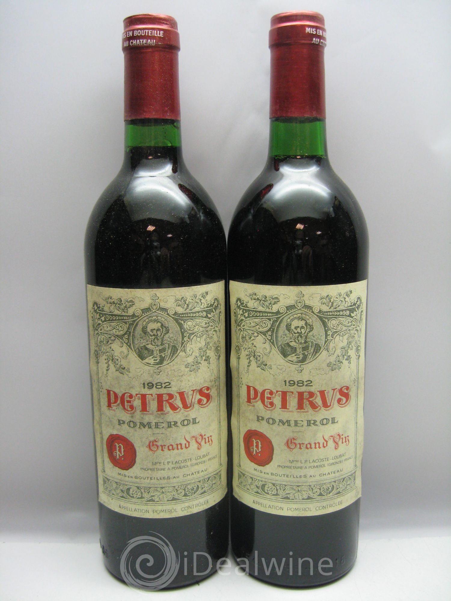 Petrus Caisse bois très abimée et humide 1982 - Posten von 12 Flaschen - 1