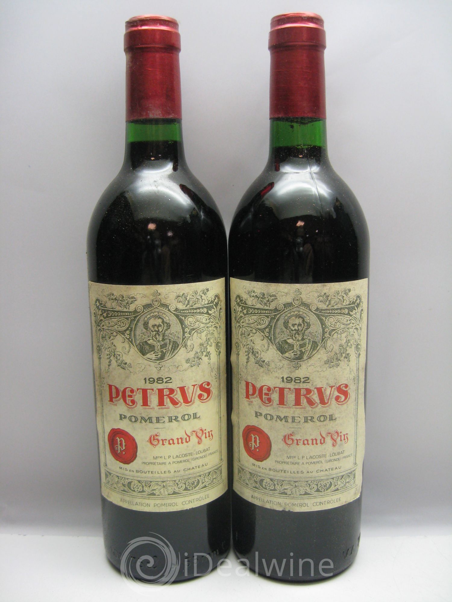 Petrus Caisse bois très abimée et humide 1982 - Posten von 12 Flaschen - 2