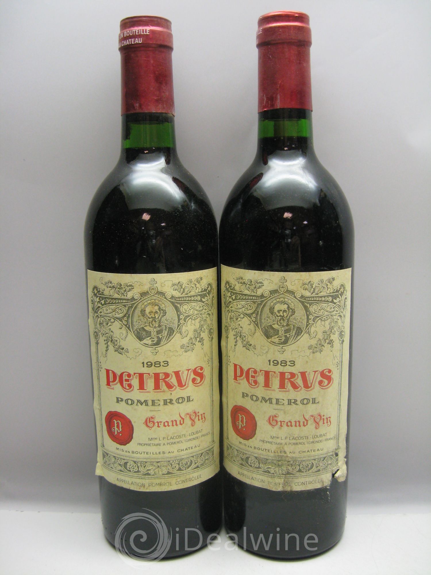 Petrus Caisse bois très abimée et humide 1983 - Posten von 12 Flaschen - 1