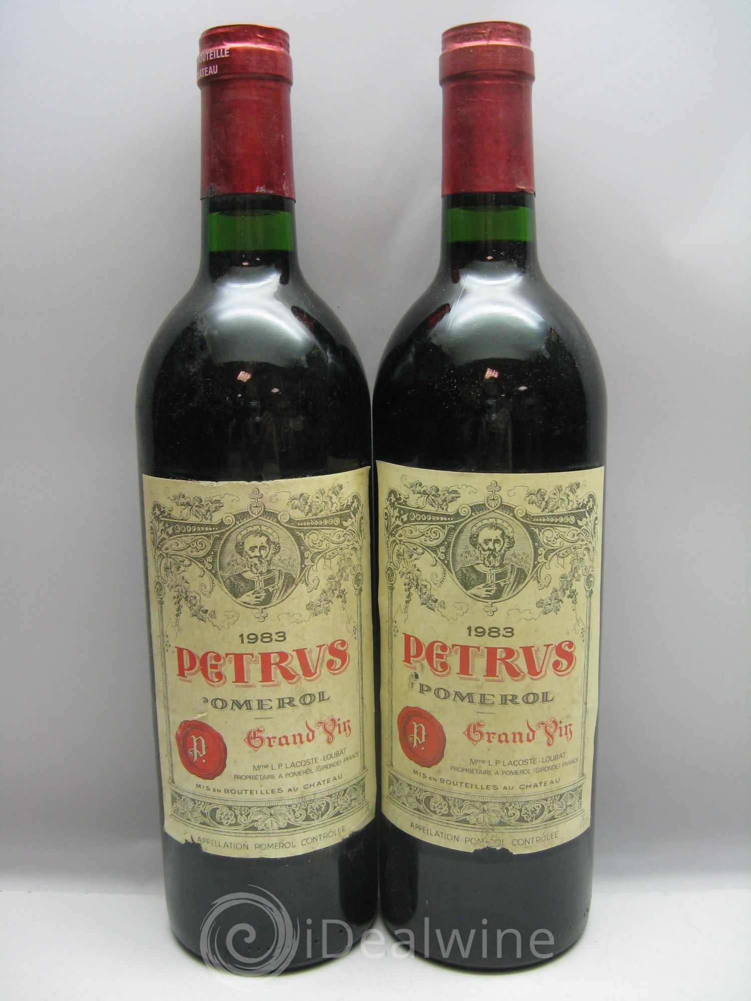 Petrus Caisse bois très abimée et humide 1983 - Posten von 12 Flaschen - 2