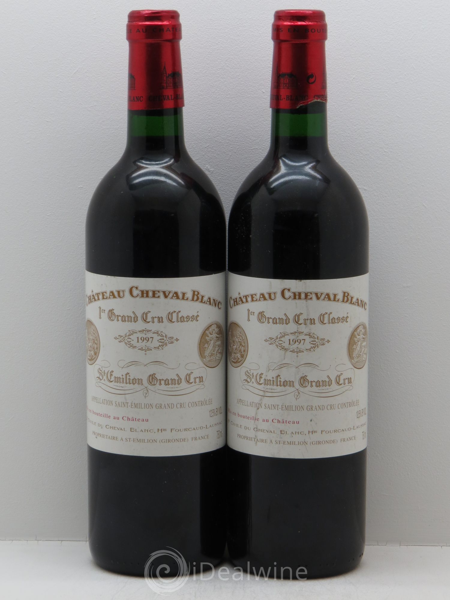 Château Cheval Blanc 1er Grand Cru Classé A (1 Capsule légèrement abimée) 1997 - Lotto di 2 bottiglie - 0