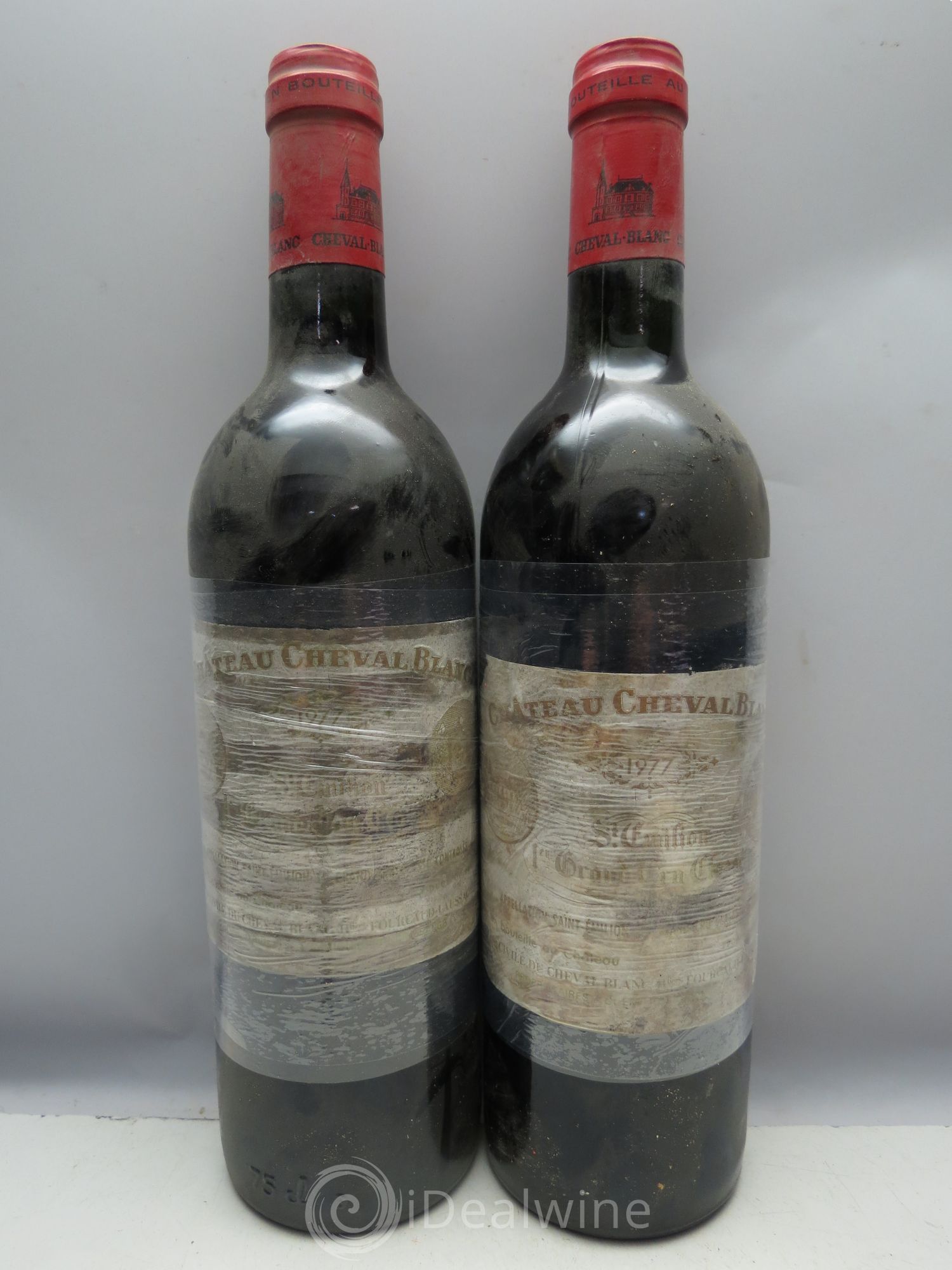 Château Cheval Blanc 1er Grand Cru Classé A (CB sans couvercle) 1977 - Lot de 12 bouteilles - 0