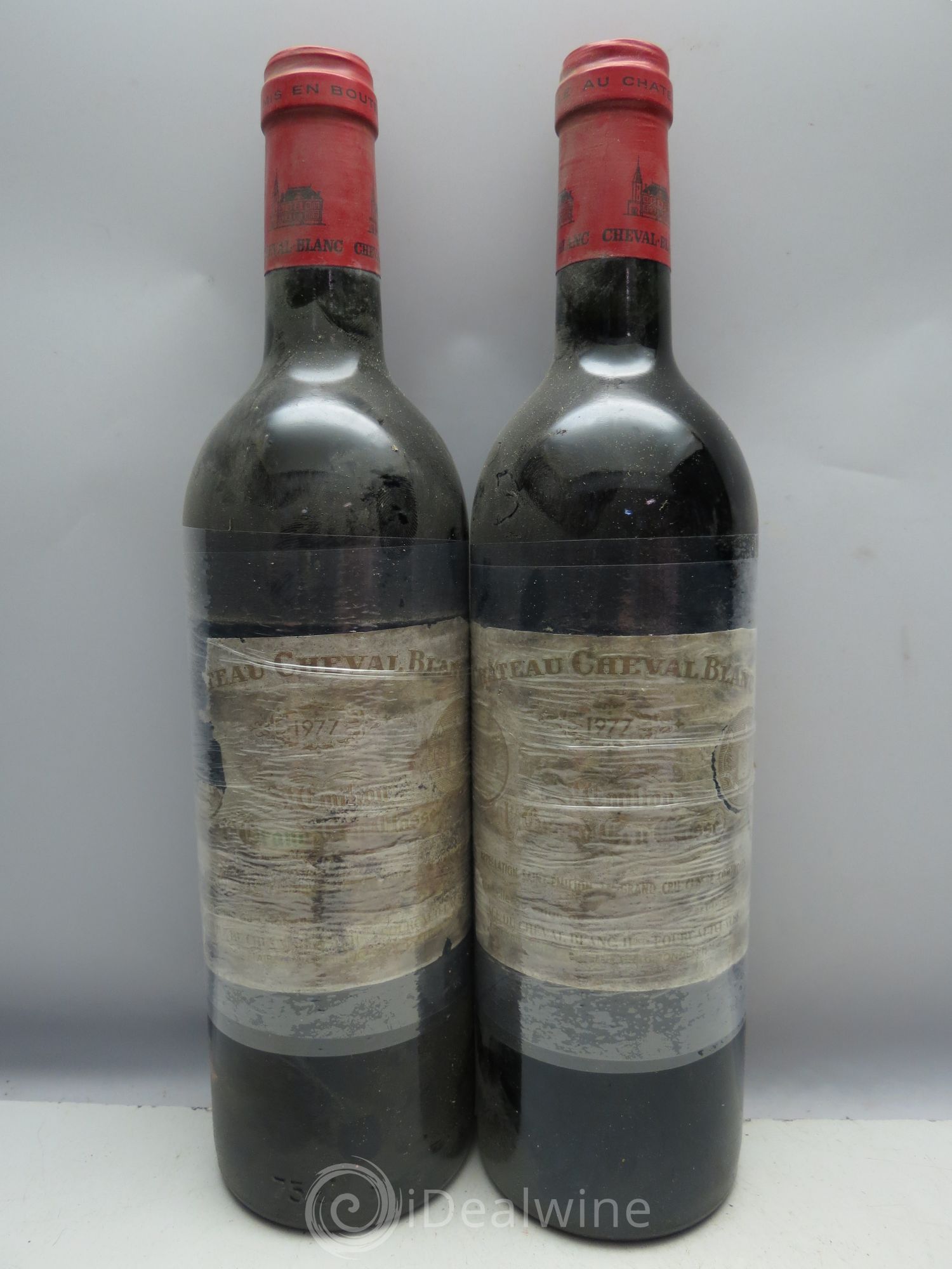 Château Cheval Blanc 1er Grand Cru Classé A (CB sans couvercle) 1977 - Lot de 12 bouteilles - 1
