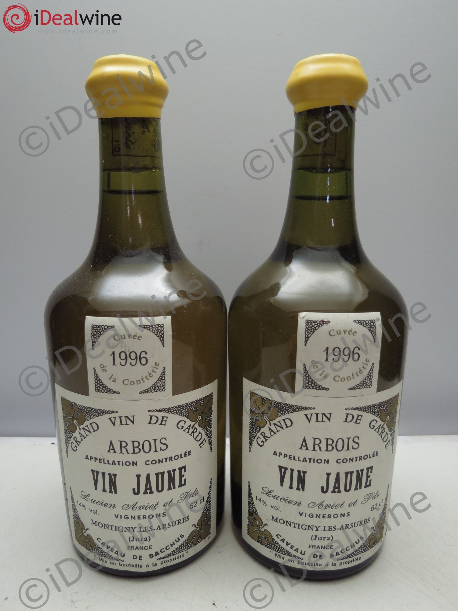Arbois Vin Jaune Lucien Aviet. Caveau de Bacchus (62cl) 1996 - Posten von 2 Flacons - 0