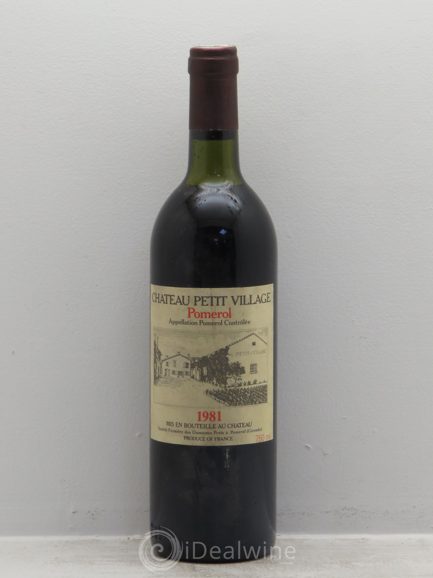 Château Petit Village (sans prix de réserve) 1981 - Lot de 12 bouteilles - 0