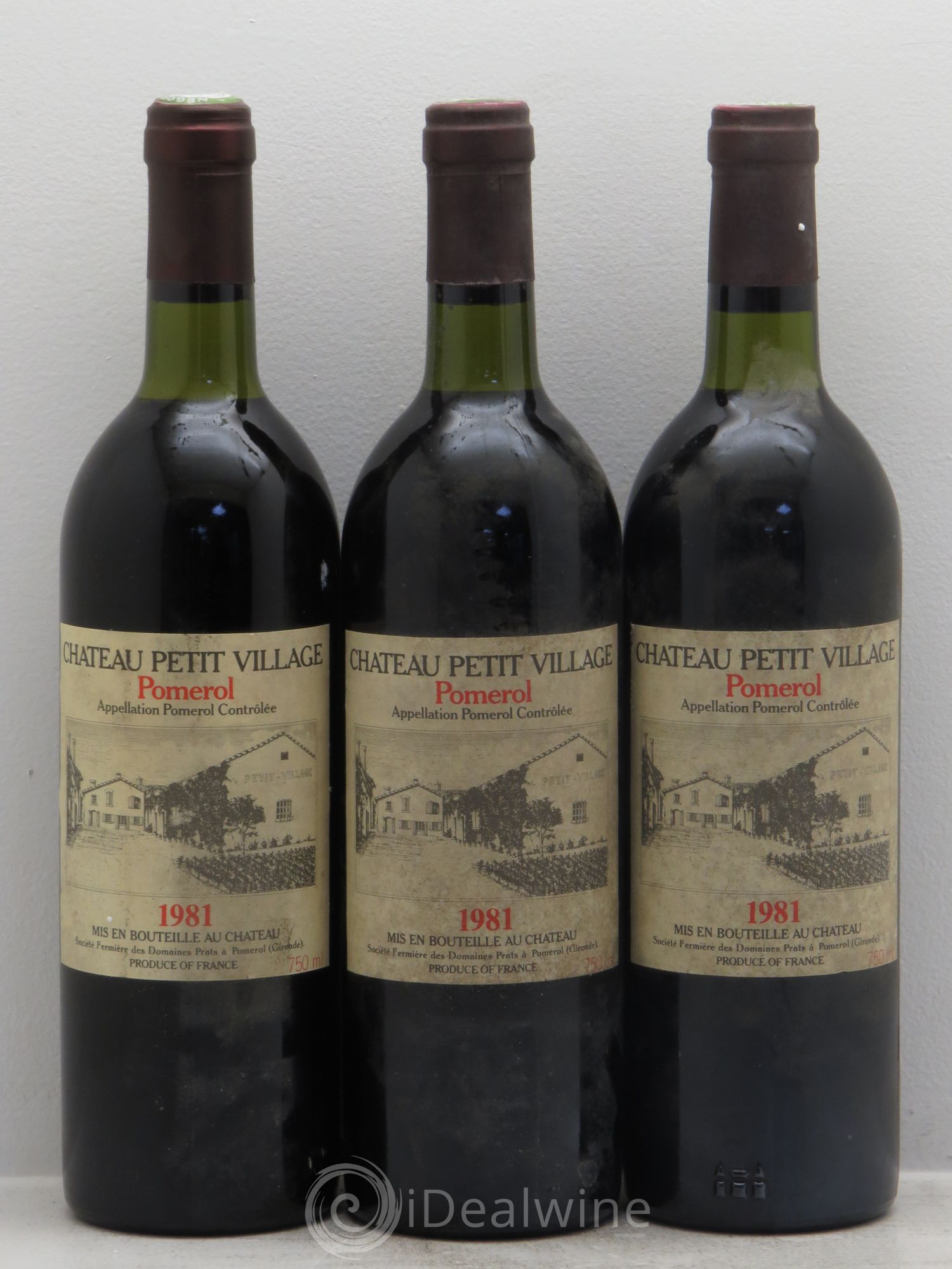 Château Petit Village (sans prix de réserve) 1981 - Lot de 3 bouteilles - 0