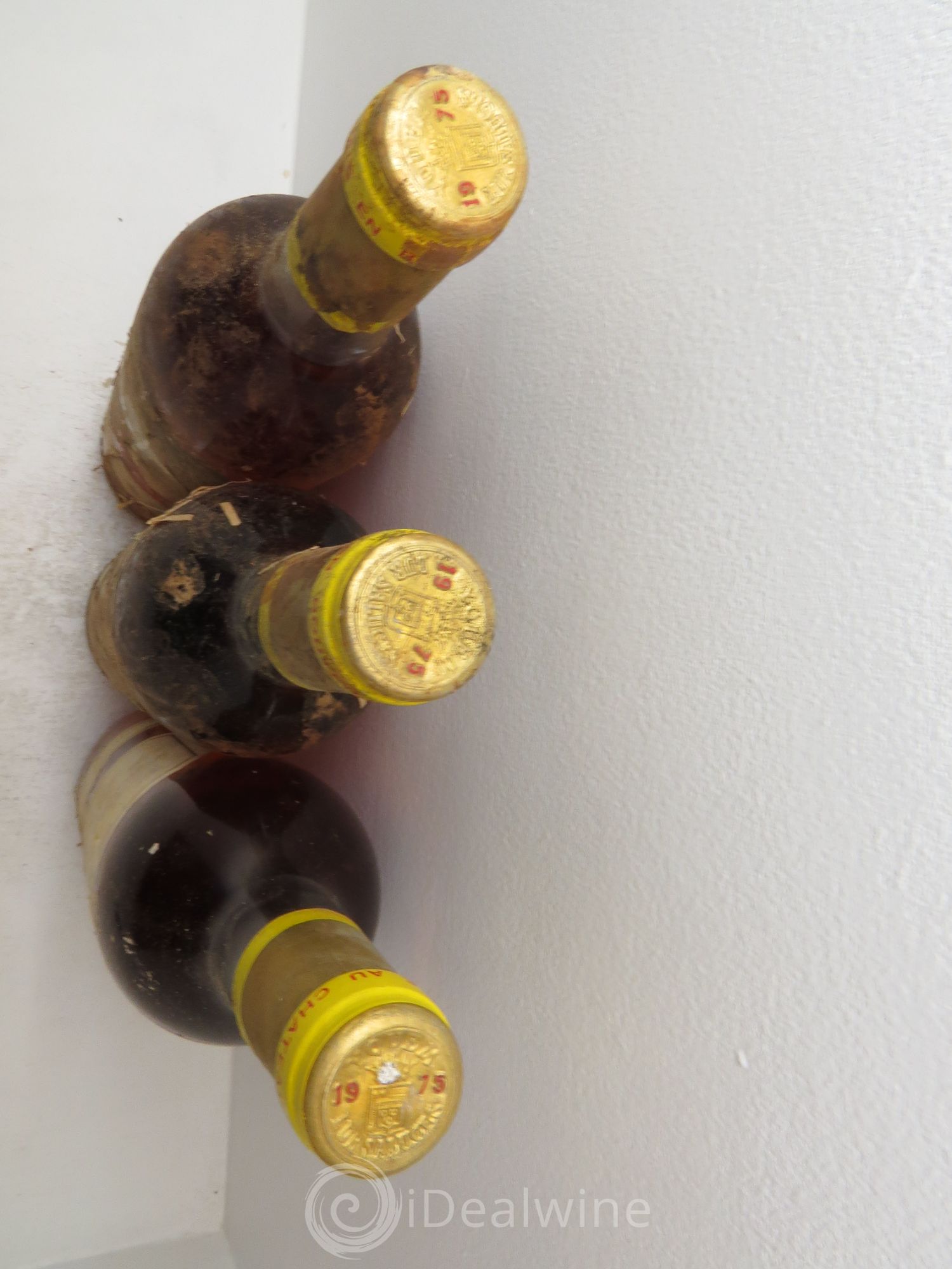 Château d' Yquem 1er Cru Classé Supérieur 1975 - Lotto di 3 bottiglie - 1