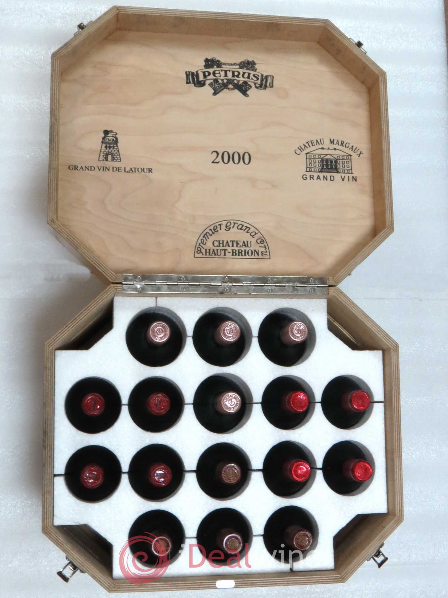 Caisse Carré d'As (4 Petrus, 4 Margaux, 4 Latour, 4 Haut Brion) 2000 - Posten von 16 Flaschen - 5