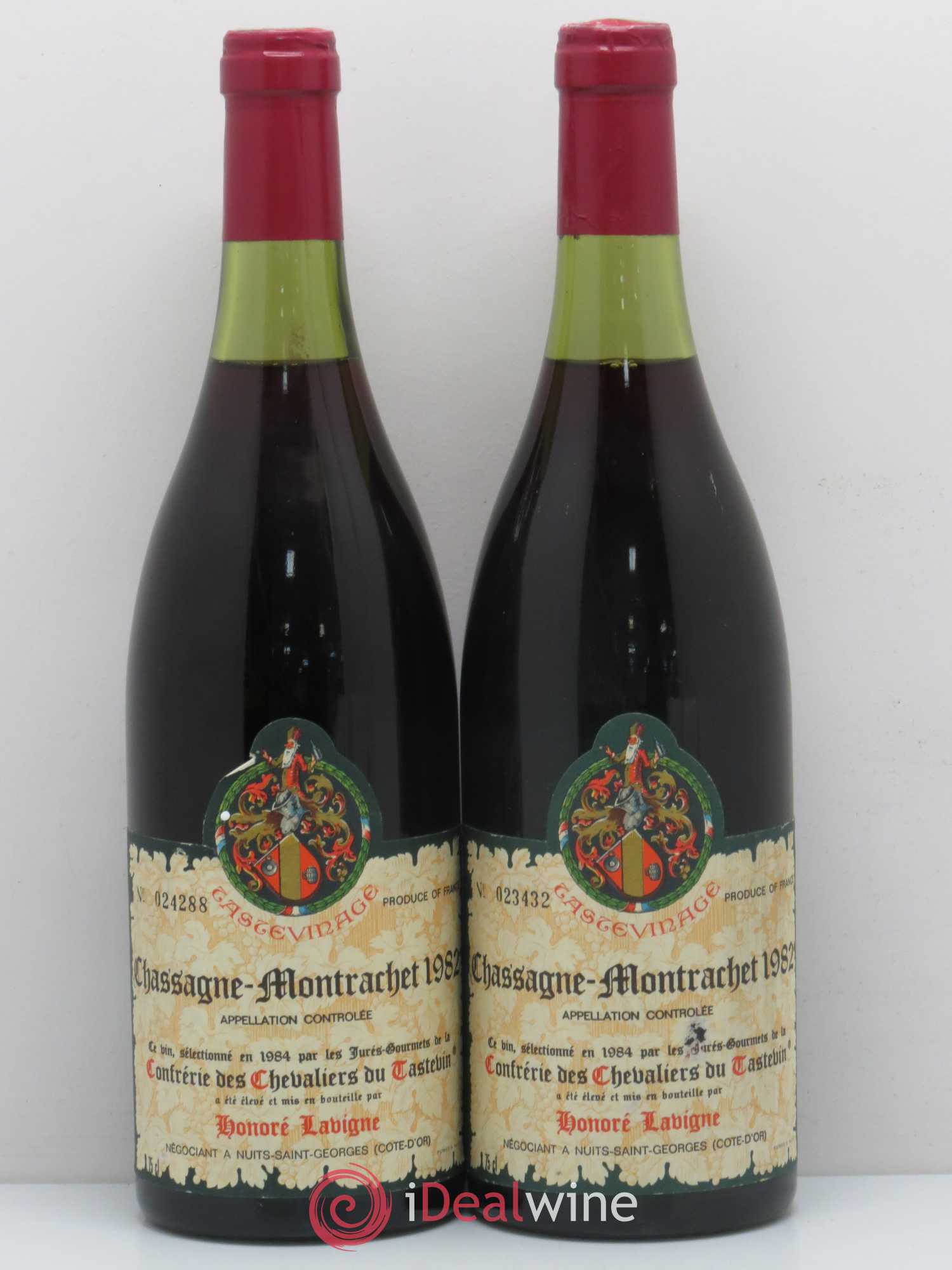 Chassagne-Montrachet Confrerie des Chevaliers du Tastevin Doamine Honore Lavigne 1982 - Posten von 2 Flaschen - 0