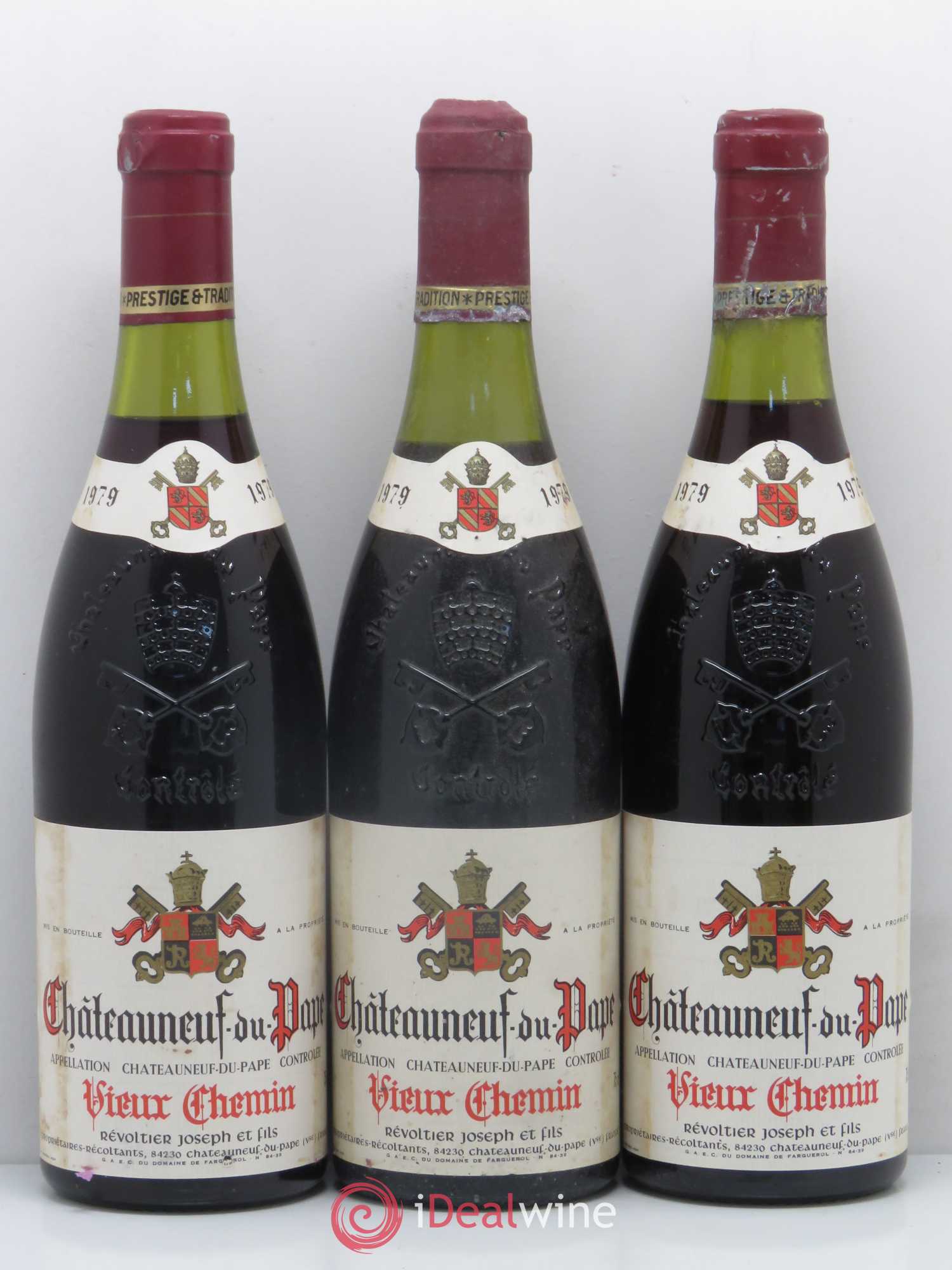 Châteauneuf-du-Pape Vieux Chemin Joseph Revoltier et Fils 1979 - Posten von 3 Flaschen - 0