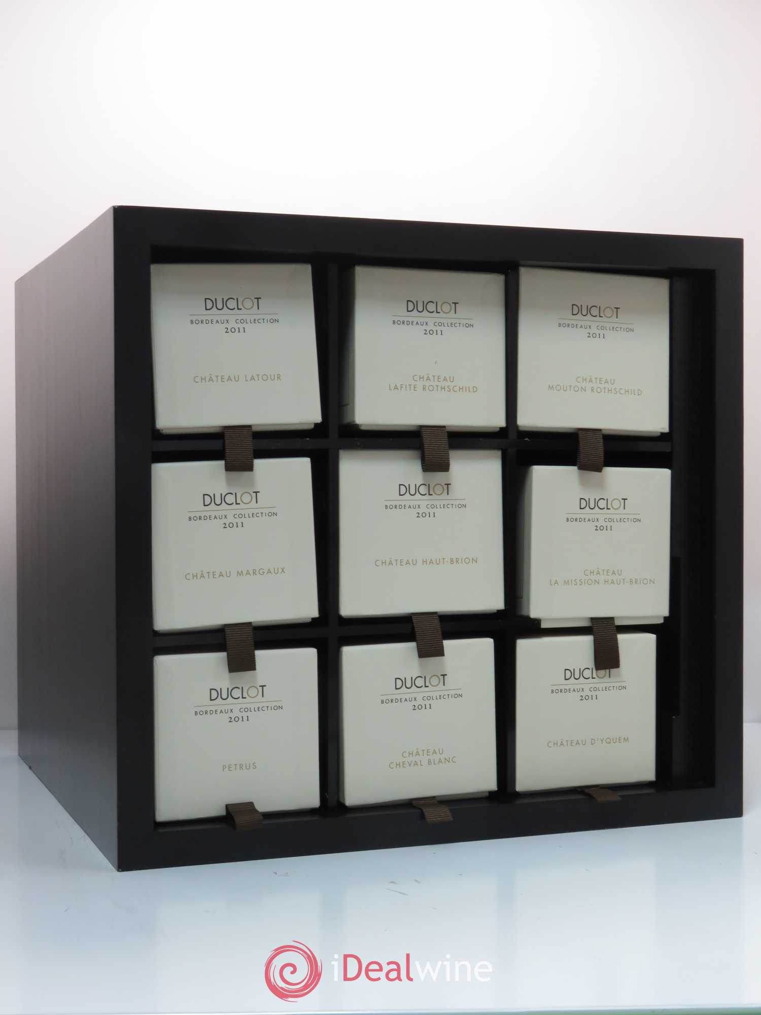 Caisse Duclot Petrus - Haut Brion - Lafite Rothschild - Mouton Rothschild - La Mission Haut Brion - Latour - Margaux - Cheval Blanc - Yquem 2011 - Posten von 9 Flaschen - 0