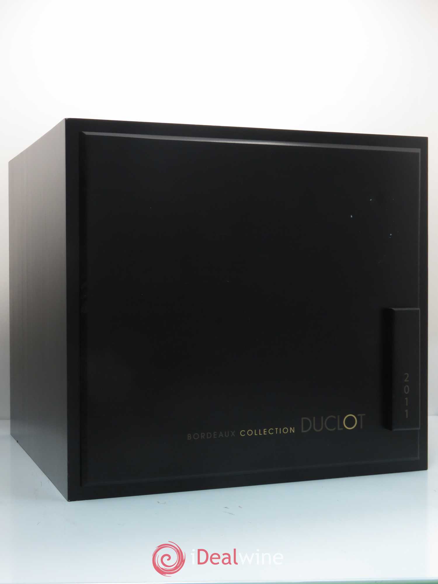 Caisse Collection Duclot (Latour - Petrus - Cheval Blanc - Yquem - Haut-Brion - La Mission Haut-Brion - Lafite Rothschild - Margaux - Mouton Rothschild) 2011 - Posten von 9 Flaschen - 1