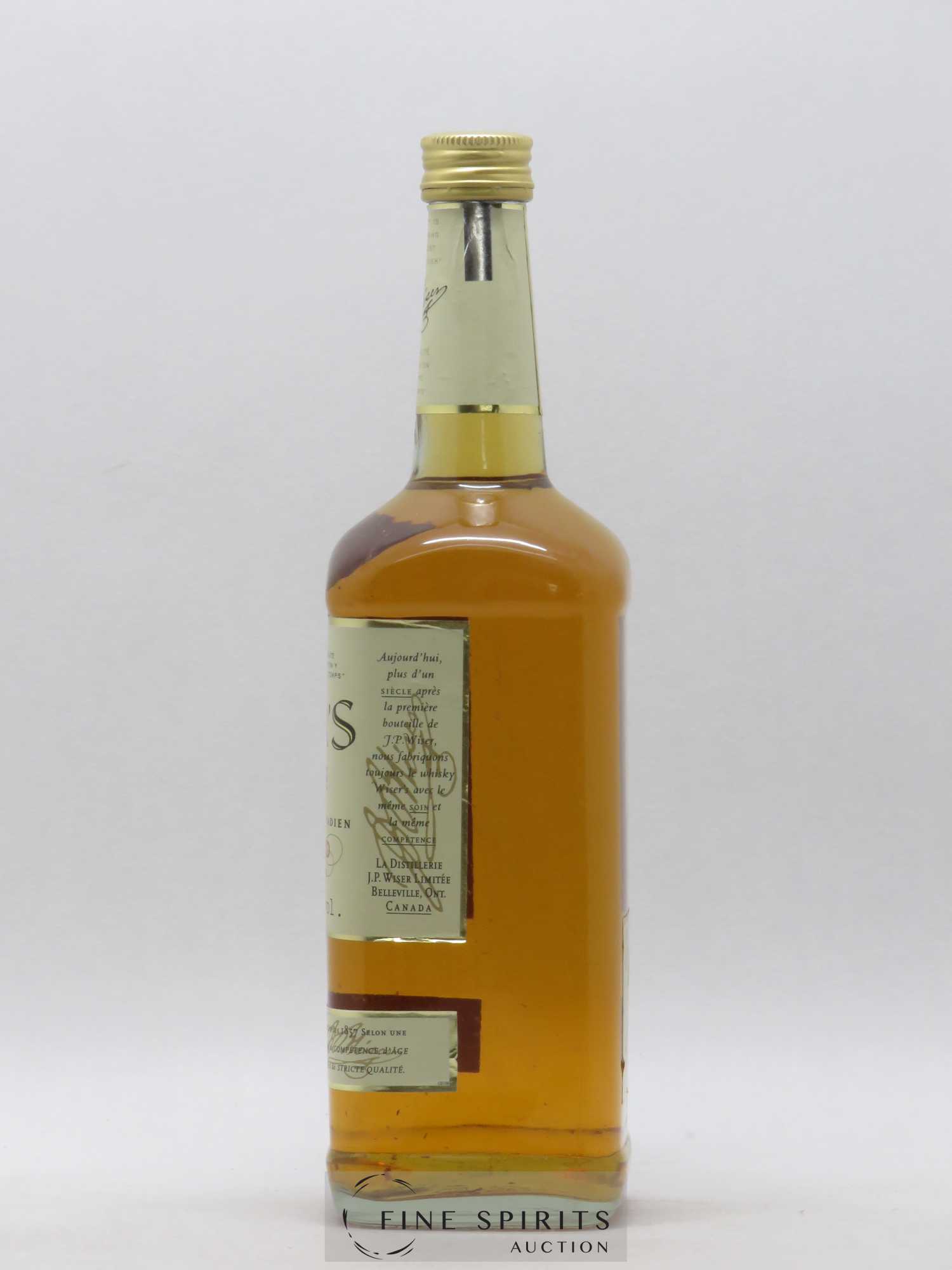 Wiser's De Luxe 10 years Of. Imported, JP Wiser Ltd Belleville, Ont. French Import De Luxe - Lot of 1 bottle - 1
