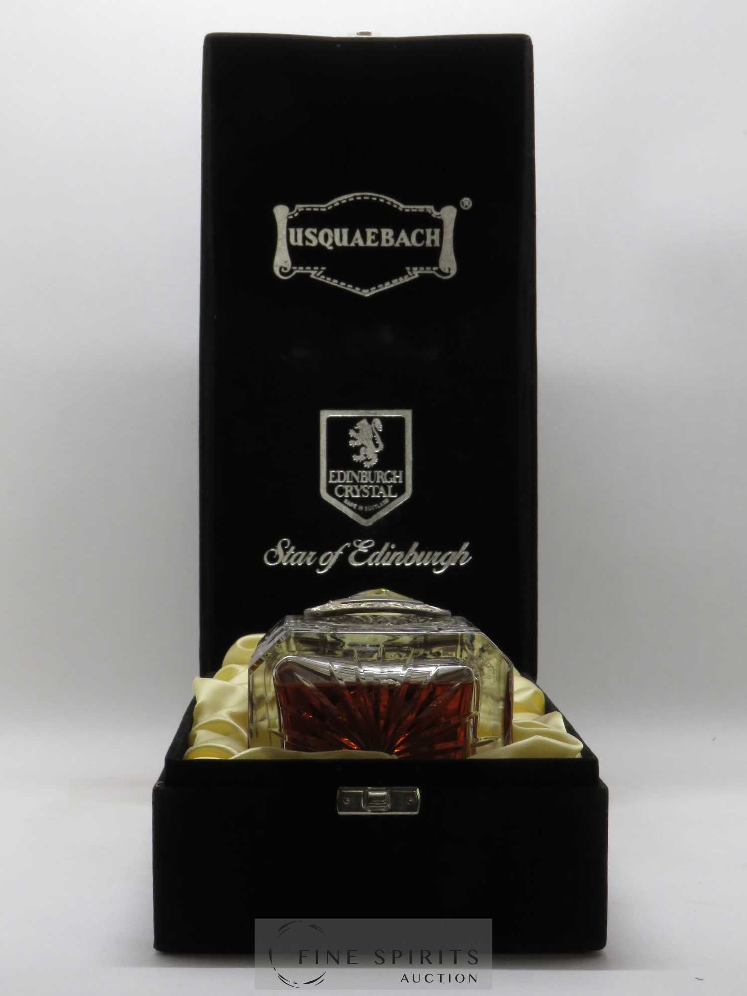 Usquaebach Of. Cristal Decanter Twelve Stone Flagons - Posten von 1 Flasche - 0