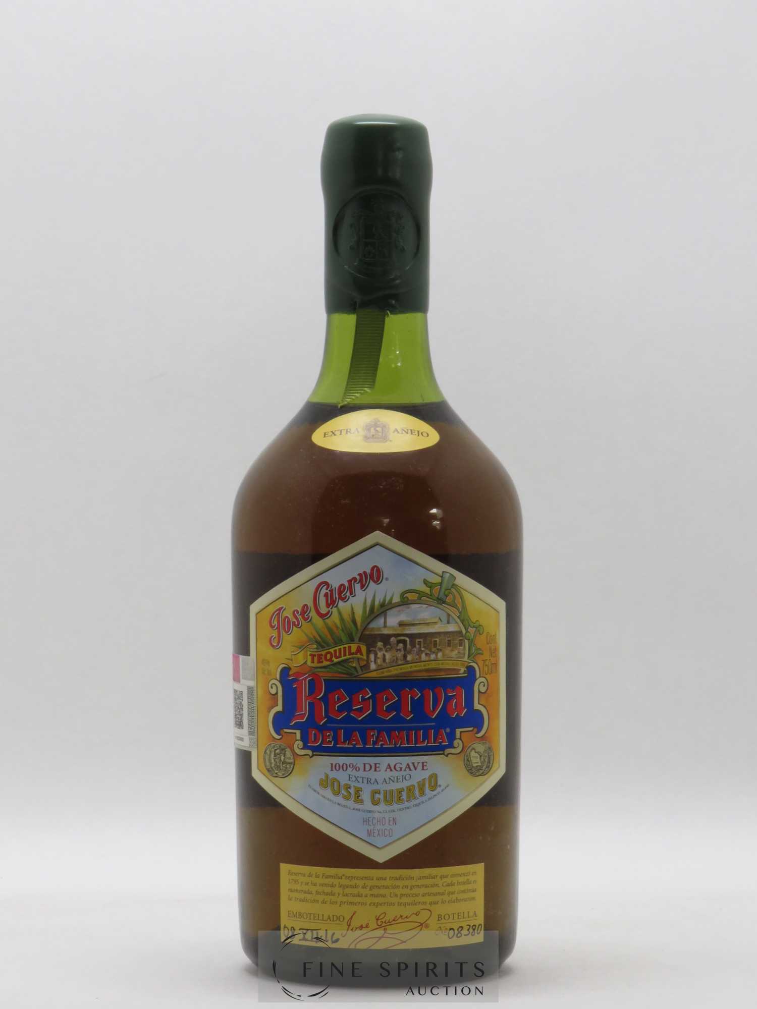 Jose Cuervo Of. Reserva de la Familia embotellado 08-12-2016 Extra Anejo - Lot of 1 bottle - 1