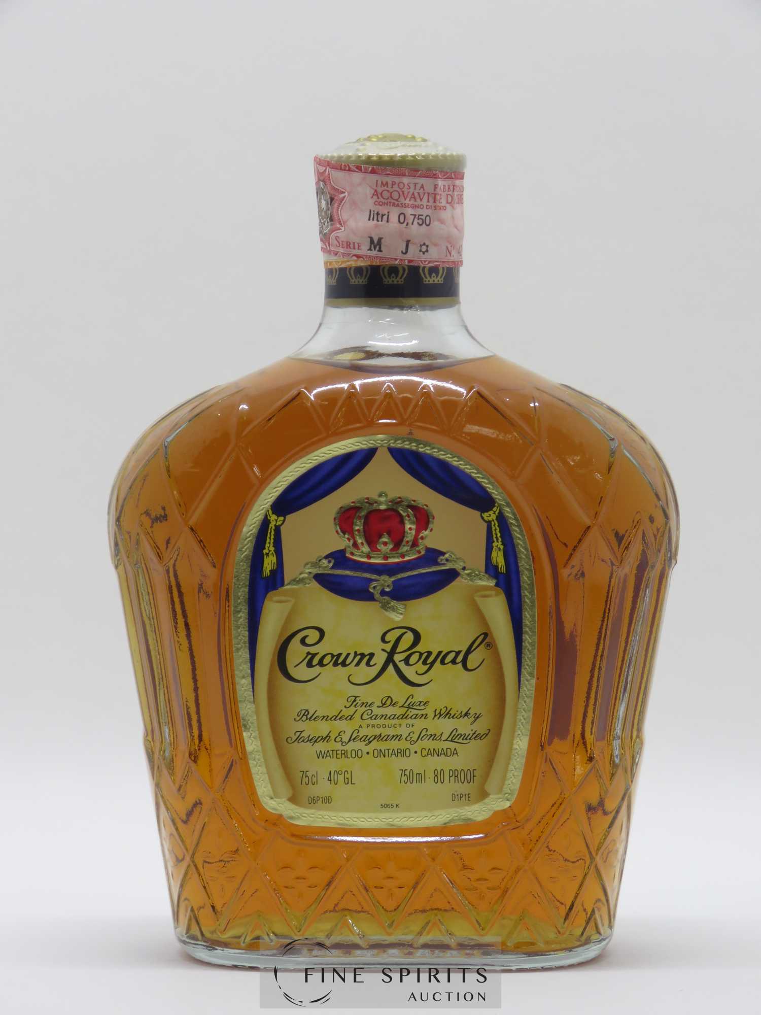 Crown Royal Of. Joseph E. Seagram & Sons Fine de Luxe - Lot of 1 bottle - 1