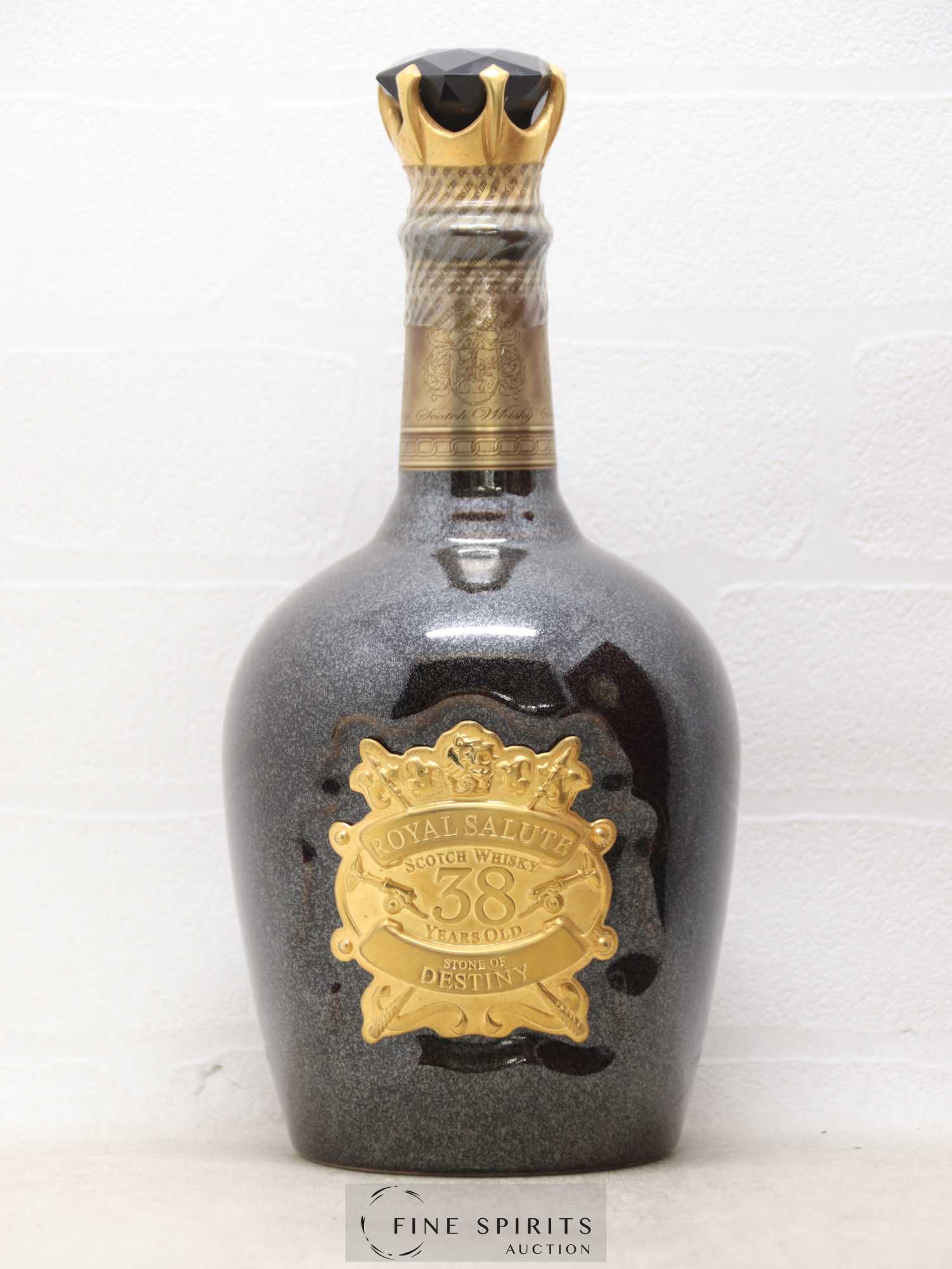 Chivas Brothers 38 years Of. Stone of Destiny Royal Salute - Lot of 1 bottle - 1