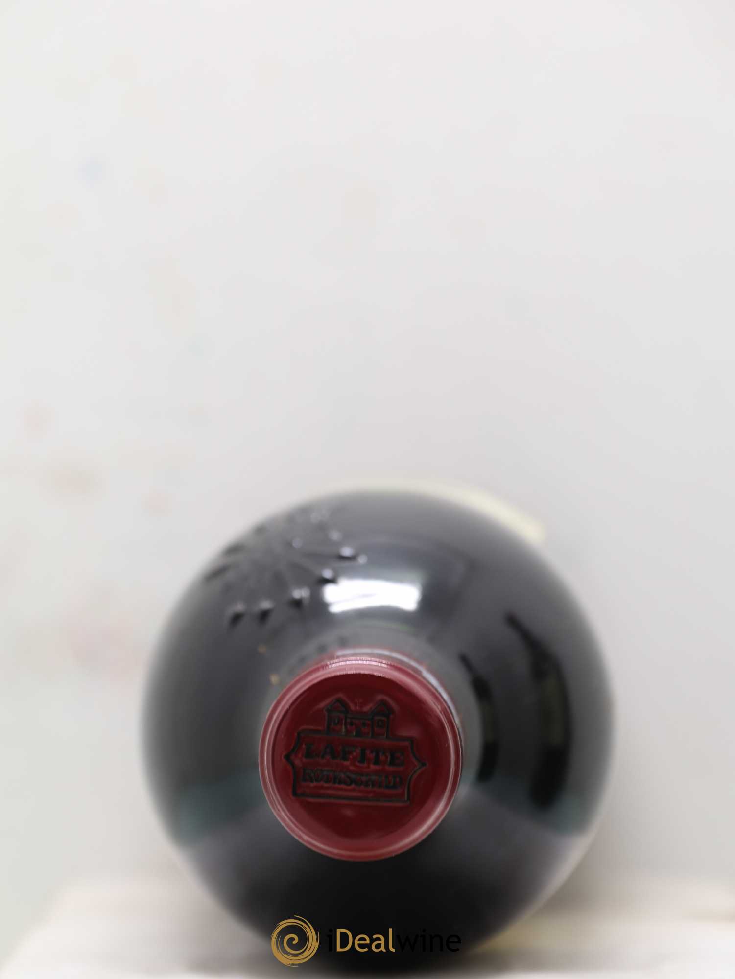 Château Lafite Rothschild 1er Grand Cru Classé Gravure LAFITE sur le col de la bouteille 2001 - Posten von 3 Flaschen - 2