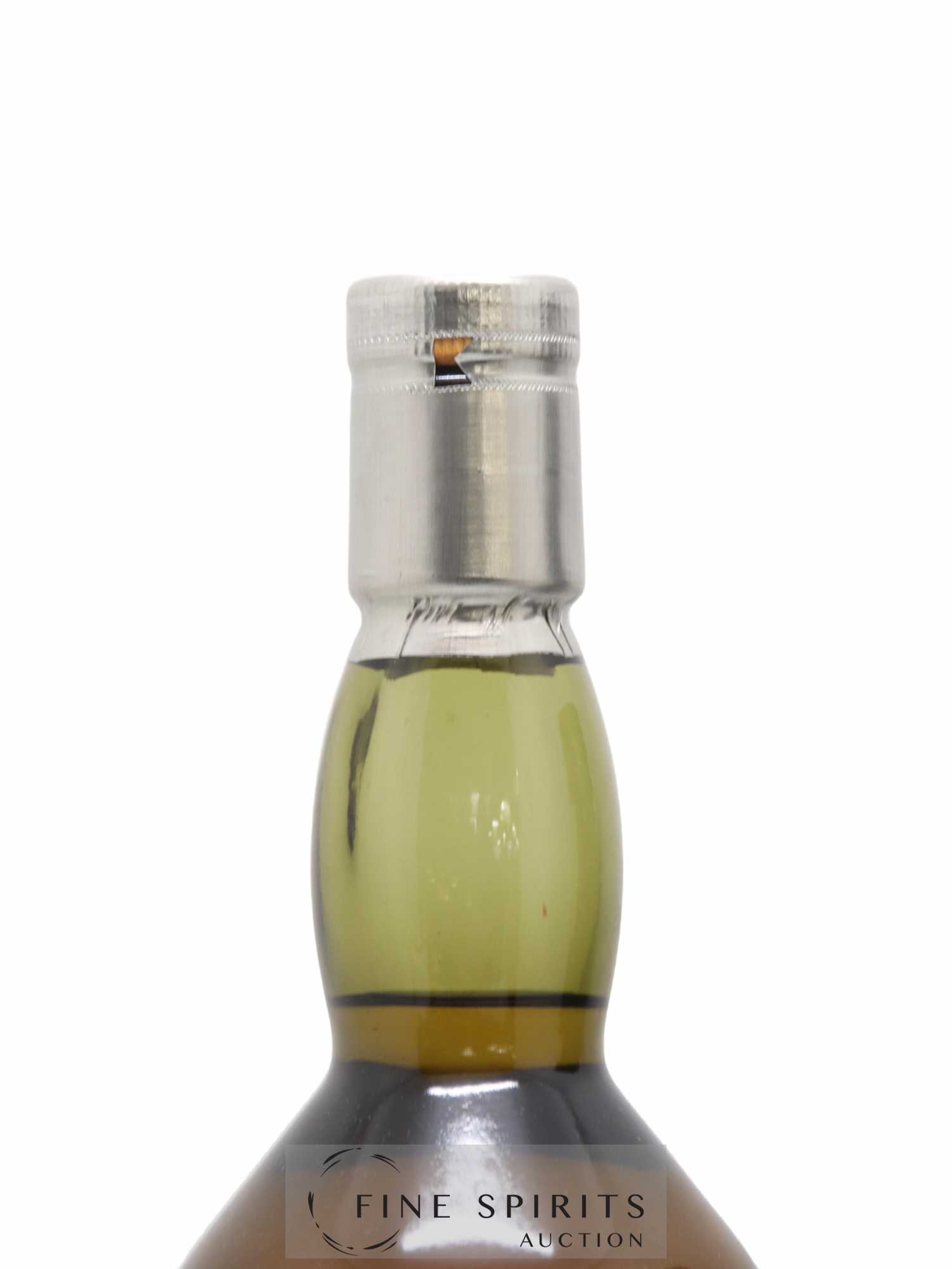 Port Ellen 32 years 1979 Of. 11th Release Natural Cask Strength - One of 2988 - bottled 2011 Limited Edition - Lot de 1 bouteille - 3