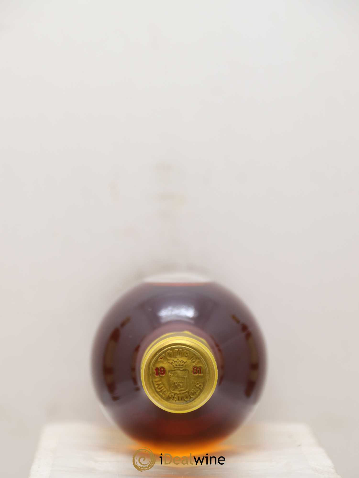 Château d' Yquem 1er Cru Classé Supérieur 1981 - Lotto di 3 bottiglie - 1