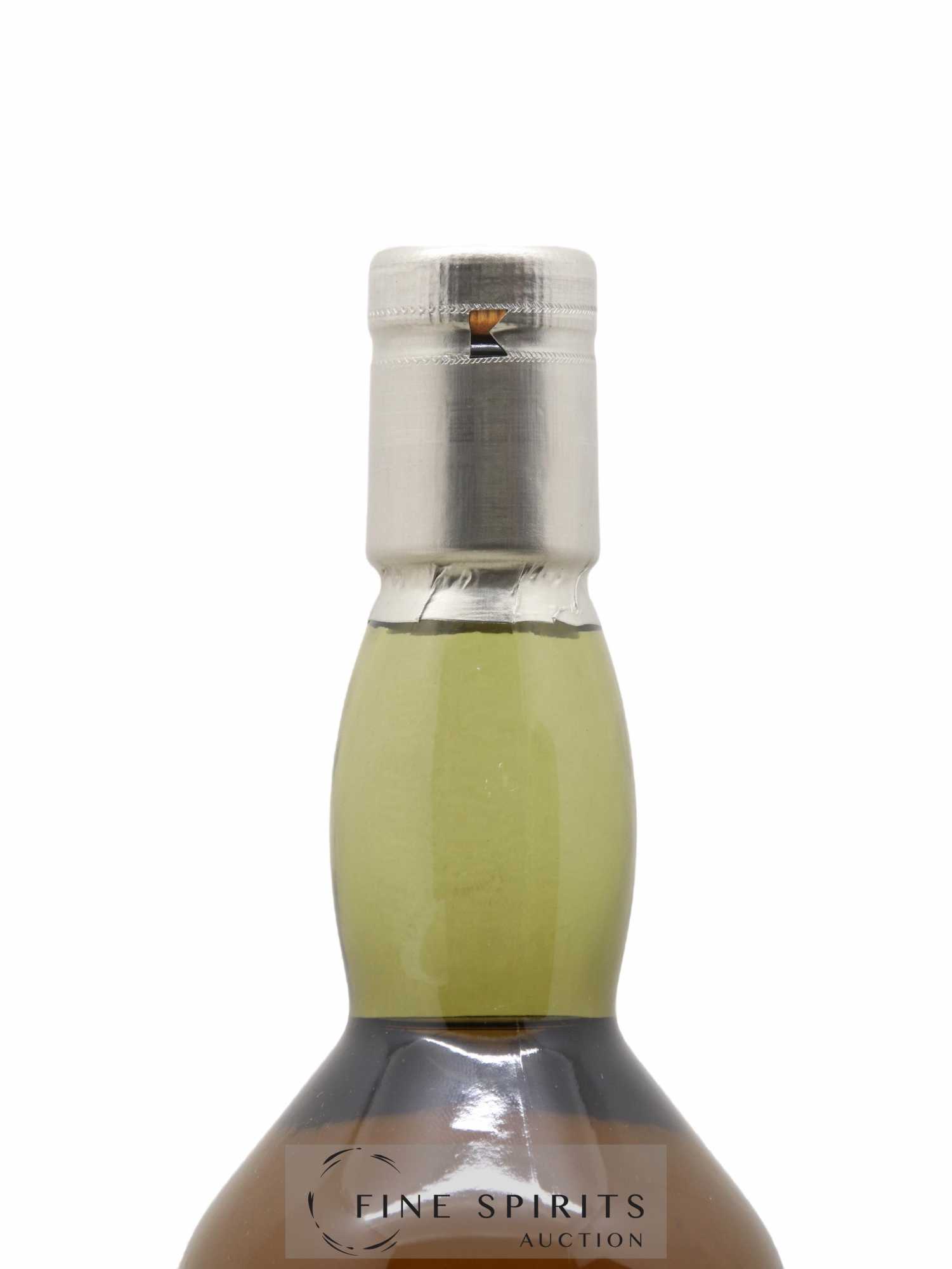 Port Ellen 32 years 1979 Of. 11th Release Natural Cask Strength - One of 2988 - bottled 2011 Limited Edition - Lot de 1 bouteille - 3