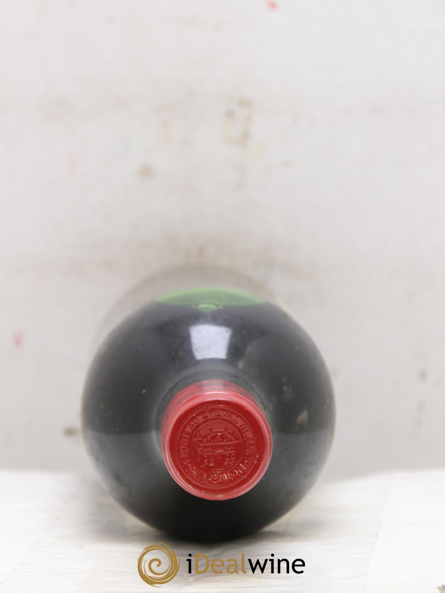 Château Cheval Blanc 1er Grand Cru Classé A 1975 - Lot of 3 bottles - 1