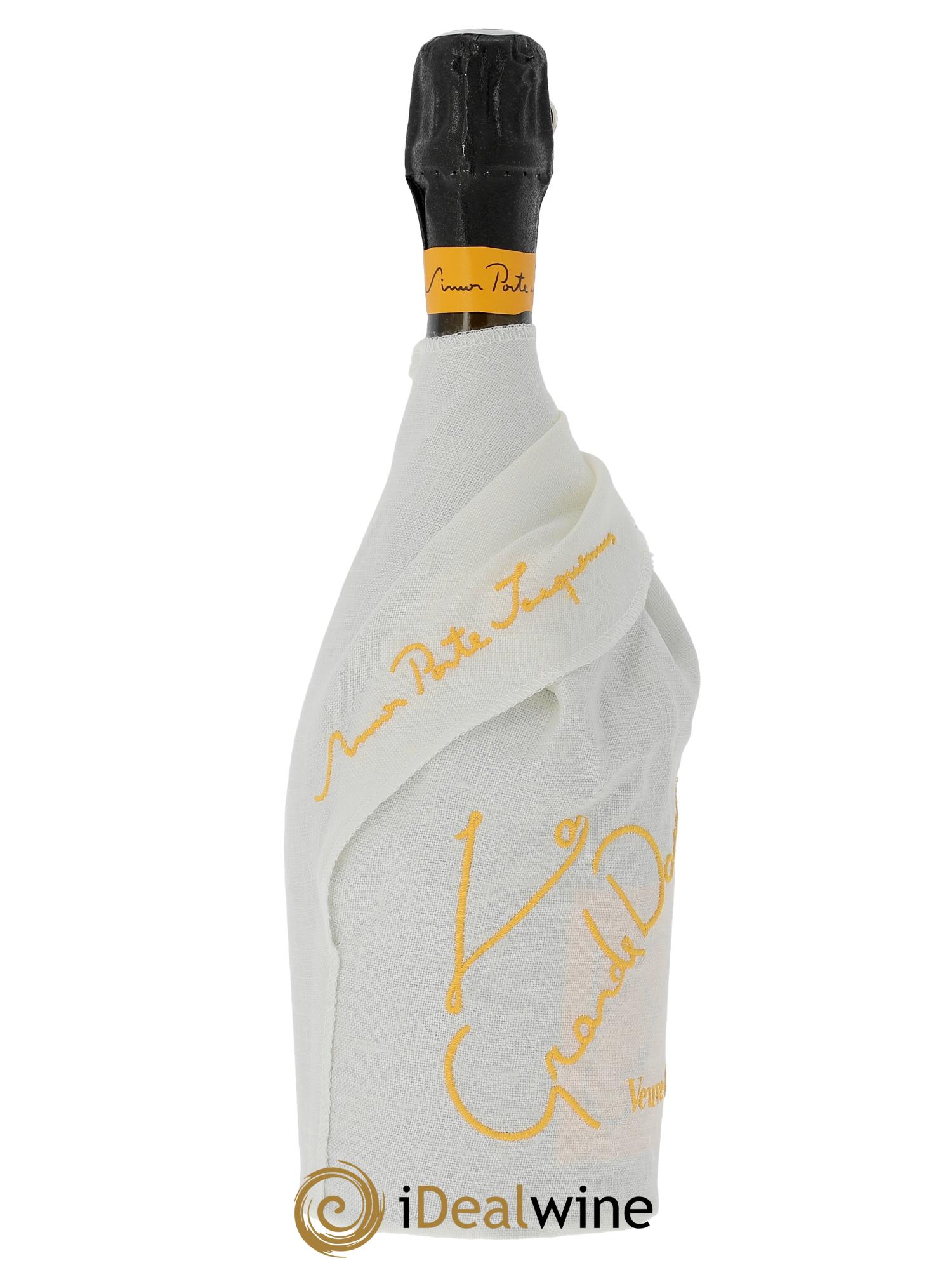 La Grande Dame - Coffret Simon Porte Jacquemus Veuve Clicquot  2018 - Posten von 1 Flasche - 2